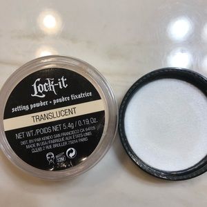 Kat Von D Lock it Setting Powder